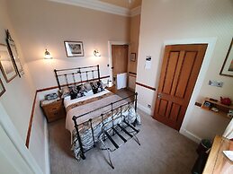 Lauderville Guest House