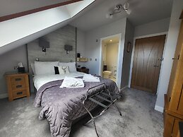 Lauderville Guest House