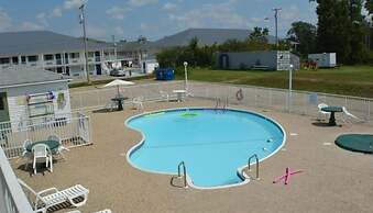 Econo Lodge Branson Theater District