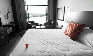 Grand Times Hotel Sherbrooke