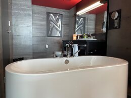 Grand Times Hotel Sherbrooke