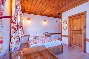 Cesmeli Konak Garden