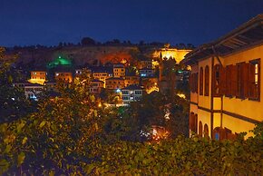 Cesmeli Konak Garden