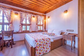 Cesmeli Konak Garden