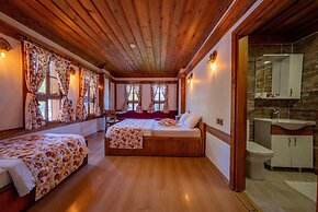 Cesmeli Konak Garden