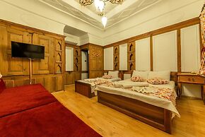 Cesmeli Konak Garden