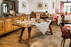 Schloss Prielau Hotel & Restaurants