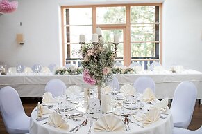 Schloss Prielau Hotel & Restaurants