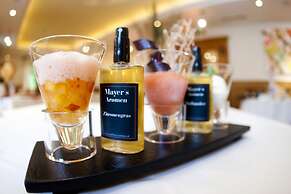 Schloss Prielau Hotel & Restaurants