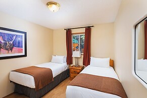 Overlander Mountain Lodge