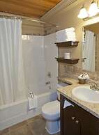 Overlander Mountain Lodge