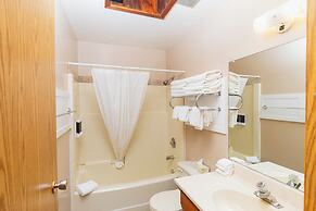 Overlander Mountain Lodge