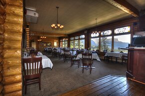 Overlander Mountain Lodge