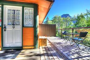 Overlander Mountain Lodge