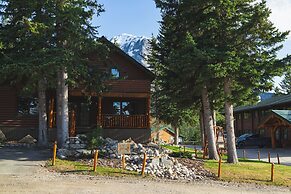 Overlander Mountain Lodge