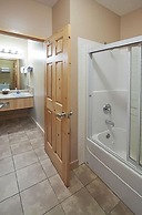 Overlander Mountain Lodge