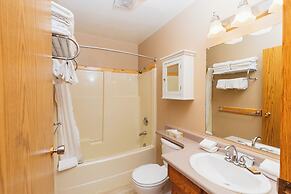 Overlander Mountain Lodge