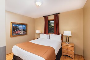 Overlander Mountain Lodge