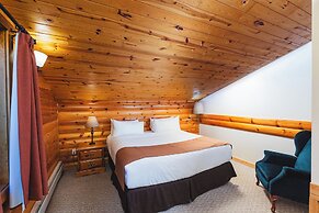 Overlander Mountain Lodge