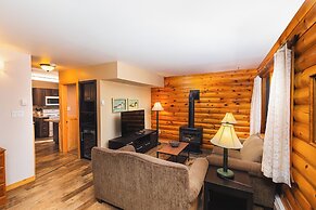 Overlander Mountain Lodge