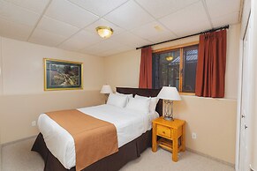 Overlander Mountain Lodge