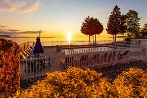 Westwood Shores Waterfront Resort