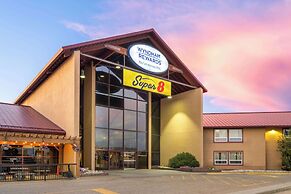 Super 8 by Wyndham Sherwood Park/Edmonton Area