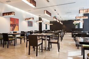 Occidental Praha Five