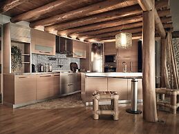 Gloria Maris Hotel Suites & Villas