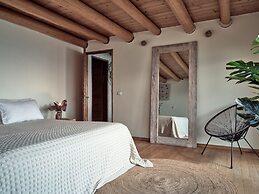 Gloria Maris Hotel Suites & Villas