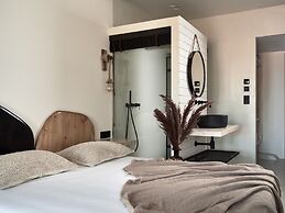 Gloria Maris Hotel Suites & Villas