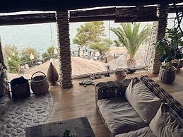 Gloria Maris Hotel Suites & Villas