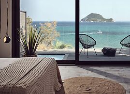 Gloria Maris Hotel Suites & Villas