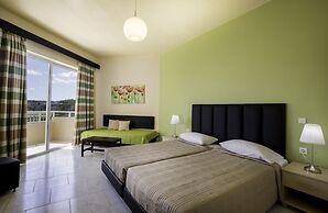 Lyristis Dinos Studios & Apartments