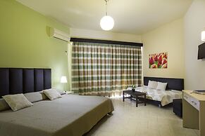 Lyristis Dinos Studios & Apartments