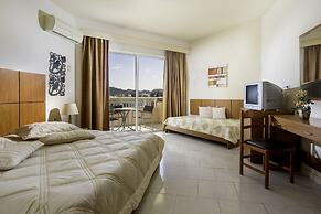 Lyristis Dinos Studios & Apartments