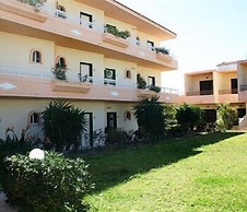 Lyristis Dinos Studios & Apartments