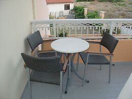 Lyristis Dinos Studios & Apartments