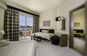 Lyristis Dinos Studios & Apartments