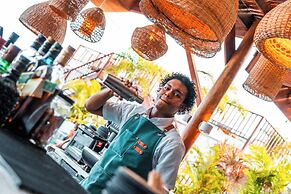 Tropical Suites Hotel