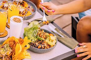 Tropical Suites Hotel