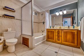 Tropical Suites Hotel