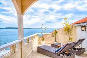 Tropical Suites Hotel