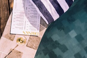 Tropical Suites Hotel