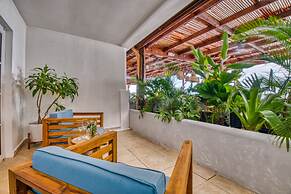 Tropical Suites Hotel