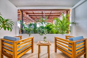 Tropical Suites Hotel