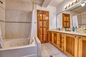 Tropical Suites Hotel