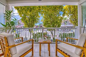 Tropical Suites Hotel