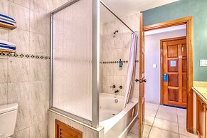 Tropical Suites Hotel