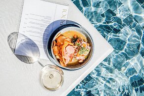 Tropical Suites Hotel